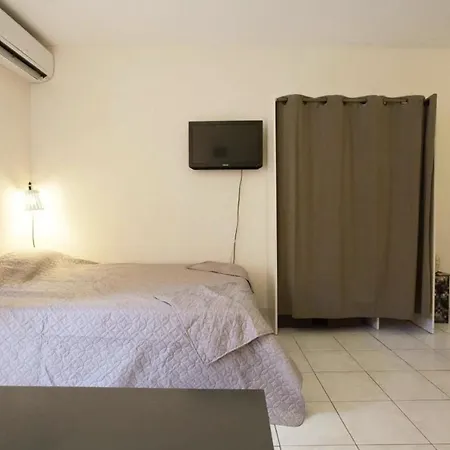 Apartment Studio Avec Terrasse A 200 M Du Palais Cannes